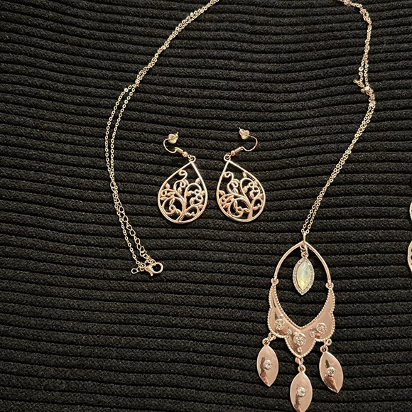Rose Gold & Gold Fashion Necklace & Earrings sets. - Picture 2 of 5